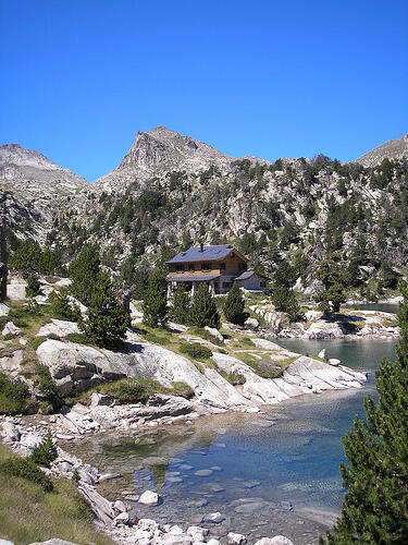 Refugio Josep Maria Blanc (Crédit photo flickr jaf) Refugio Josep Maria Blanc (Crédit photo flickr jaf)