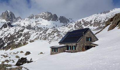 Refugio Ventosa i Calvell (Crédit photo Bruno Calvino) Refugio Ventosa i Calvell (Crédit photo Bruno Calvino)